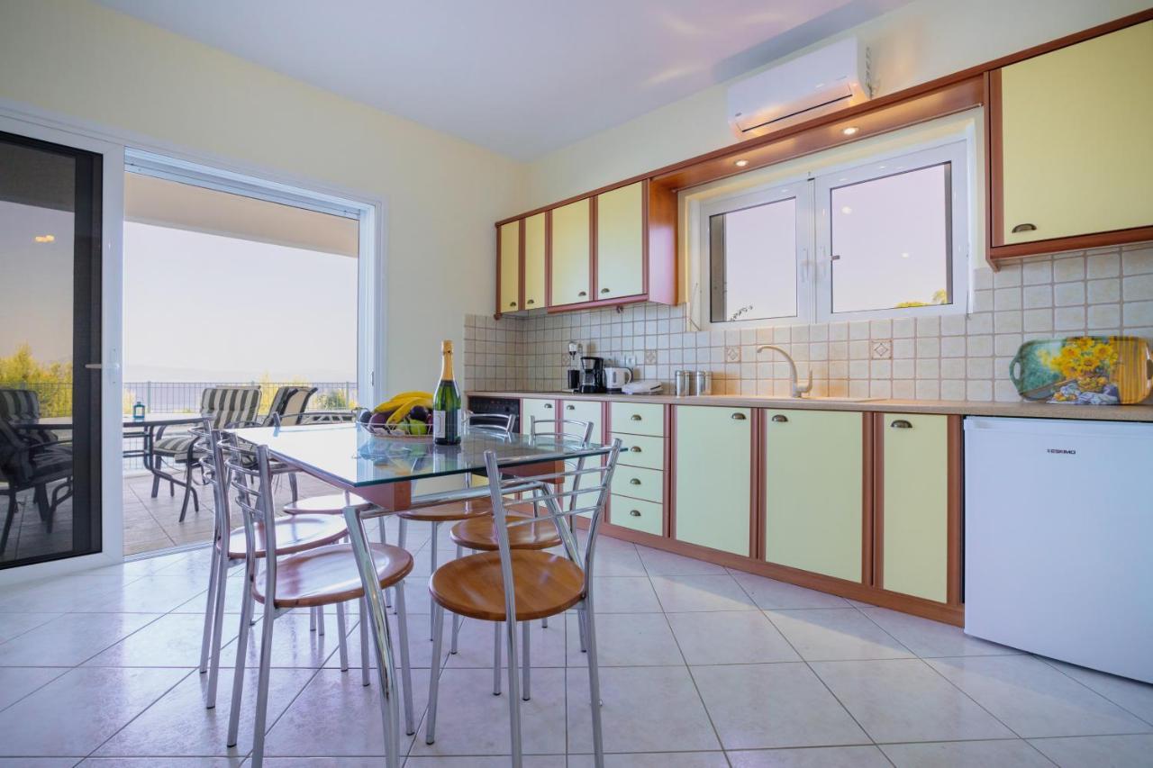 Cleopatra'S House Apartment Каламата Екстериор снимка