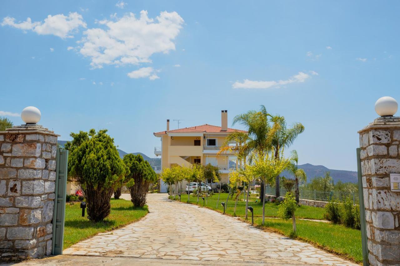 Cleopatra'S House Apartment Каламата Екстериор снимка